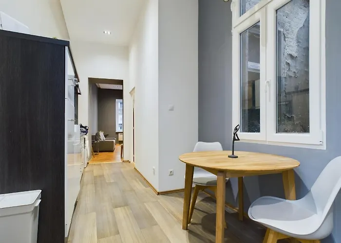 Gray Stylish بودابست